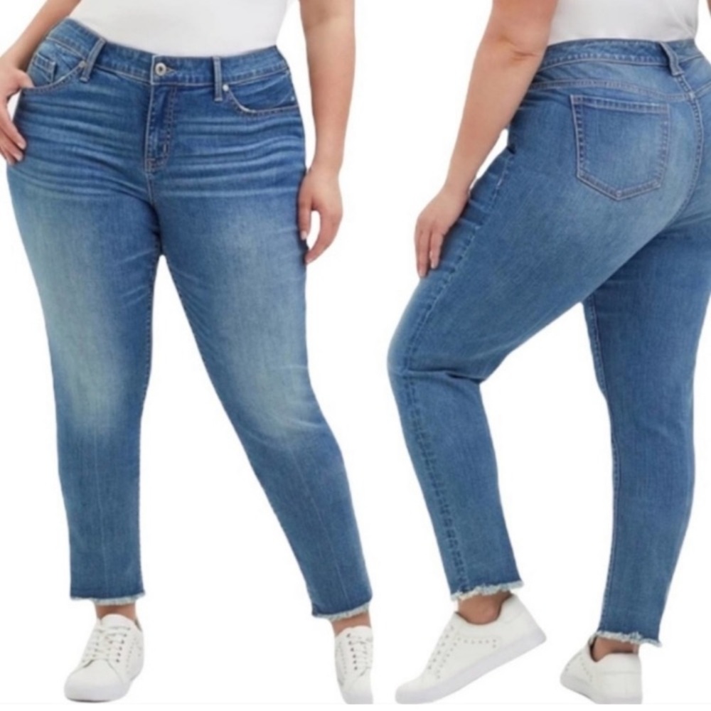🆕💙Torrid- Boyfriend Denim Raw Hem Jeans